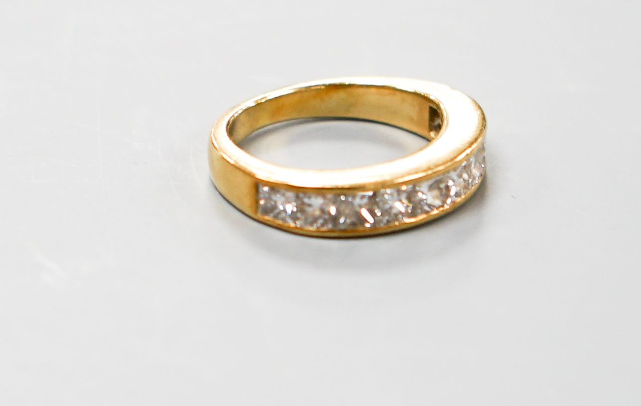 A modern 18ct gold and ten stone Princess cut diamond set half eternity ring, size I, gross 5.4 grams.